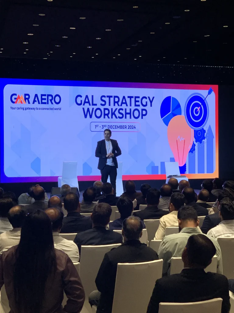 Marom Mor performing at a business conference