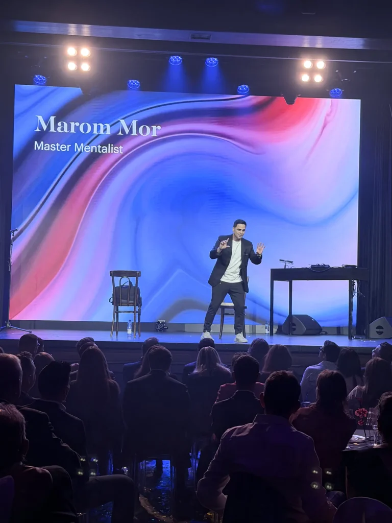 Marom Mor performing live on a premium stage