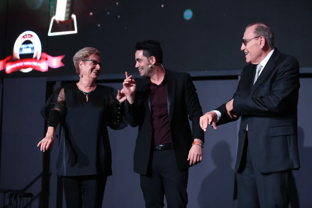 Marom Mor performing with VIP guests on stage