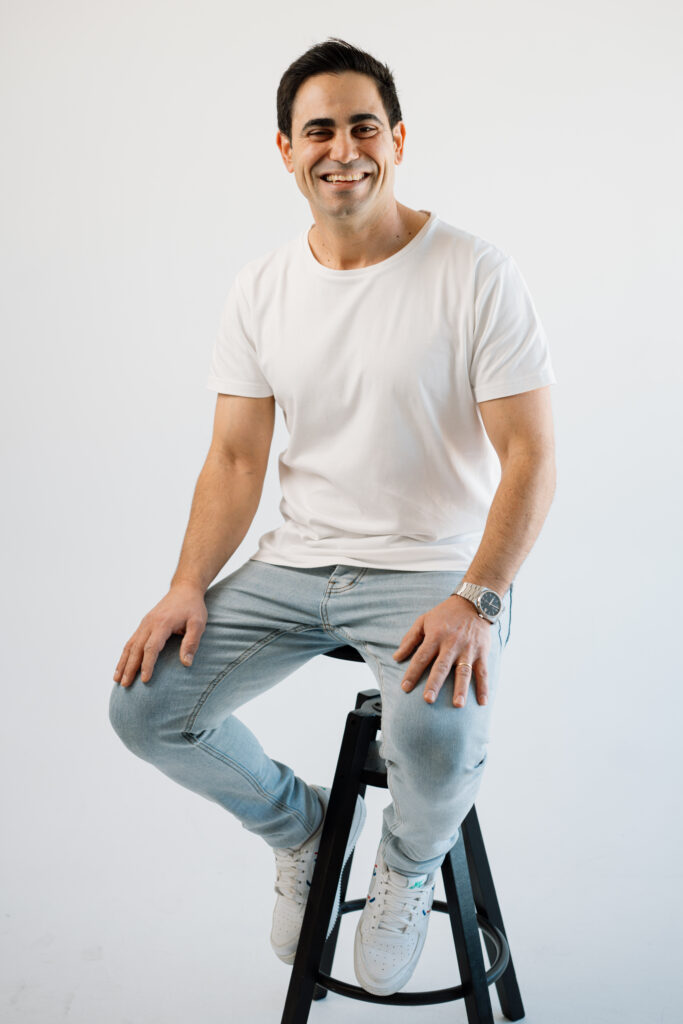 Contemporary portrait of international mentalist Marom Mor